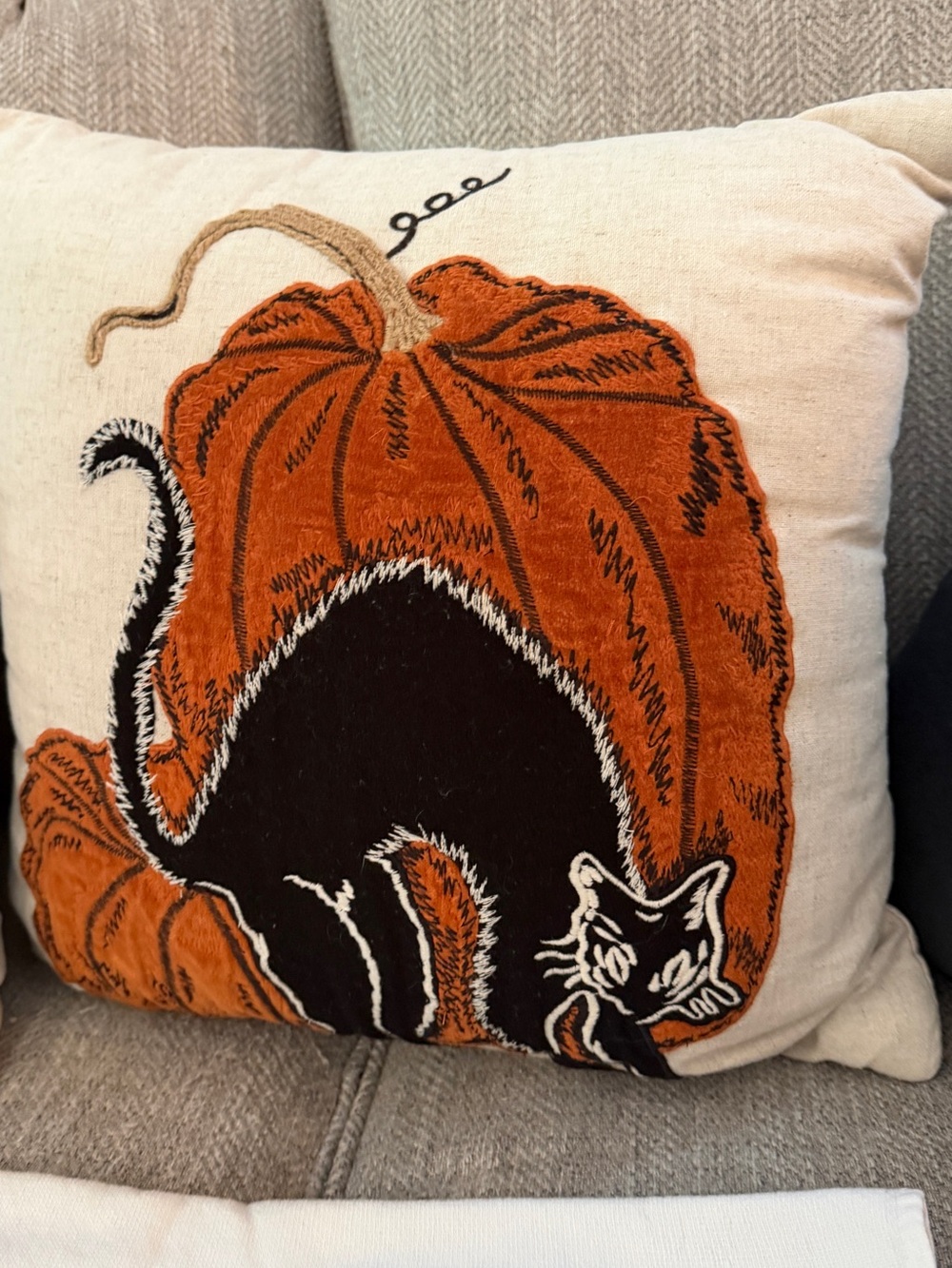 ♥️ Pottery Barn Halloween Pumpkin & Cat Decorative Pillow - Orange, Black, Cream - Picture 3 of 9